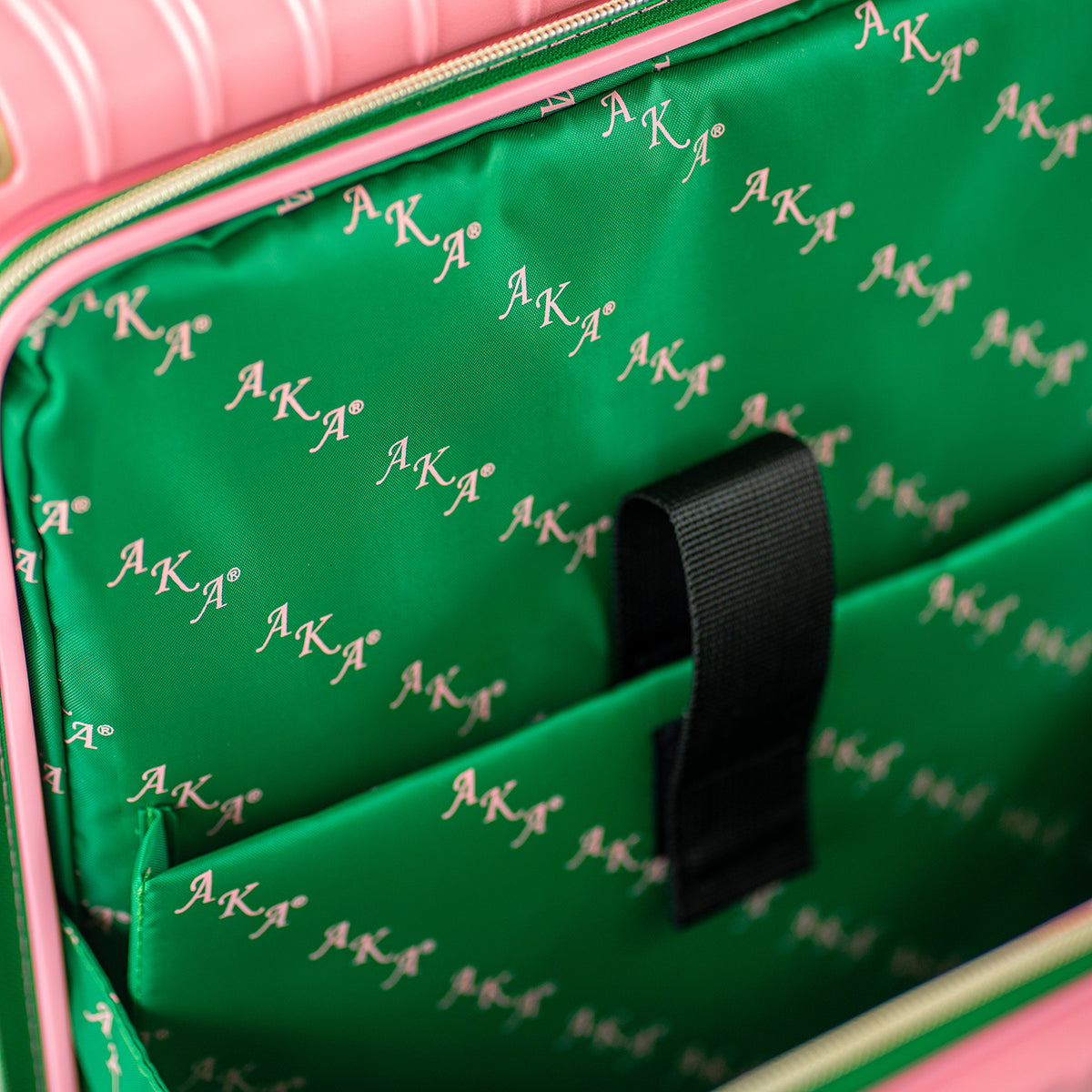 Executive Ivy 22&quot; Suitcase